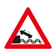 deniz veya nehir kıyısında biten yol